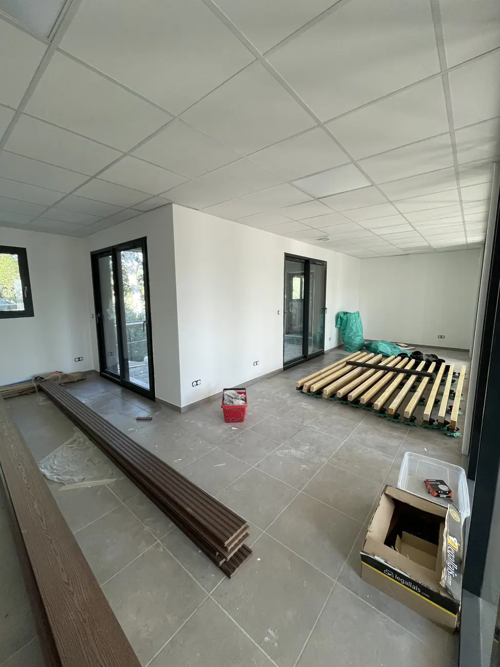 Peinture des murs et aménagement intérieur