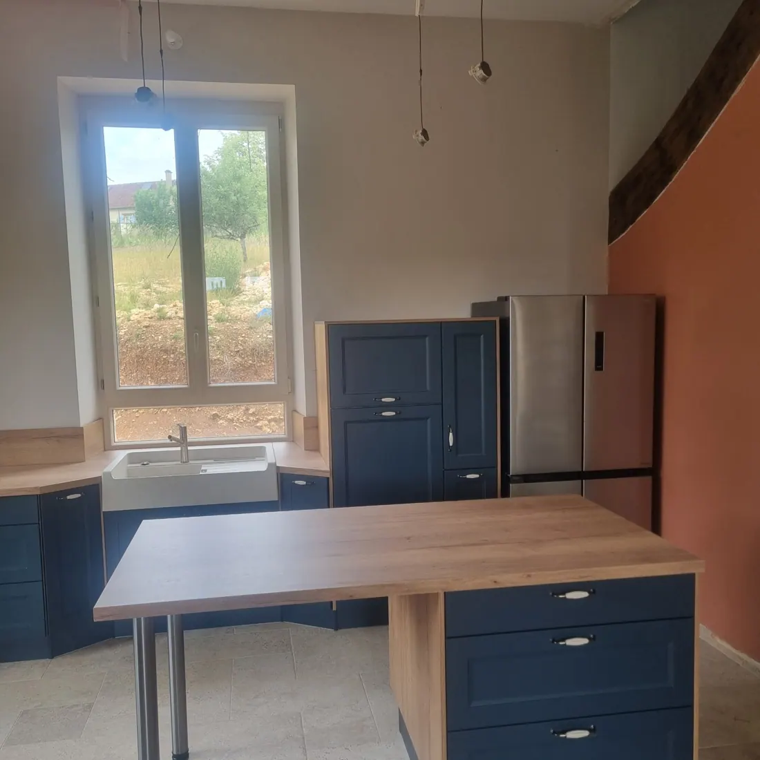 Cuisine avec îlot – chantier de rénovation